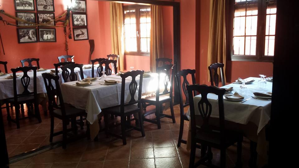 Hostal Pechi Huevar Del Aljarafe Ngoại thất bức ảnh