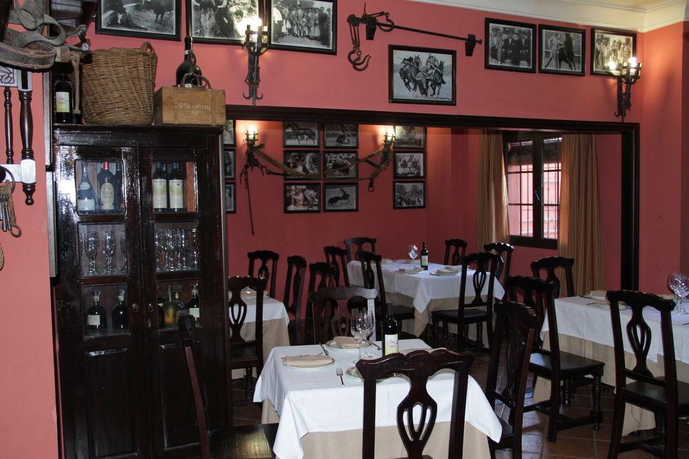 Hostal Pechi Huevar Del Aljarafe Ngoại thất bức ảnh