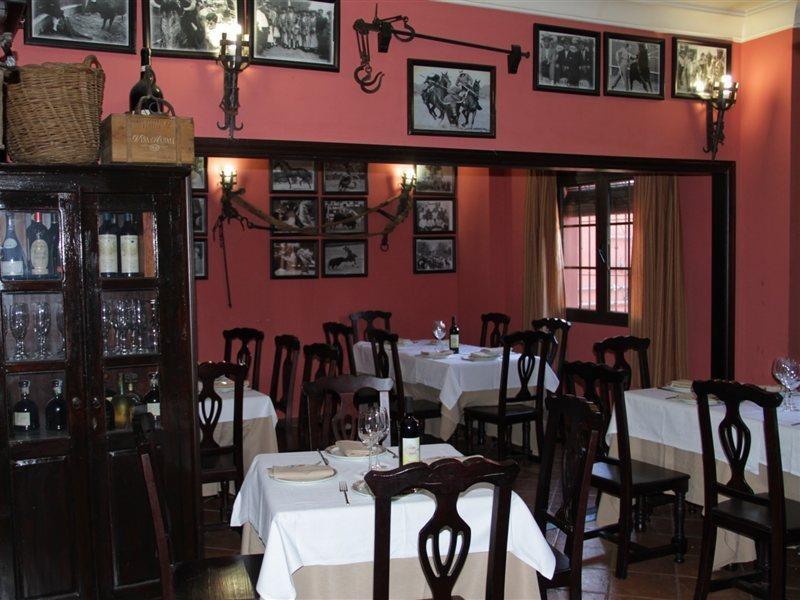 Hostal Pechi Huevar Del Aljarafe Ngoại thất bức ảnh
