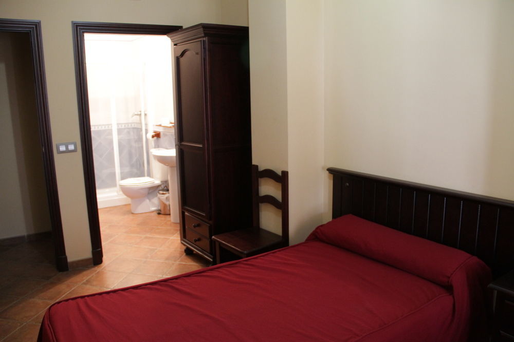 Hostal Pechi Huevar Del Aljarafe Ngoại thất bức ảnh