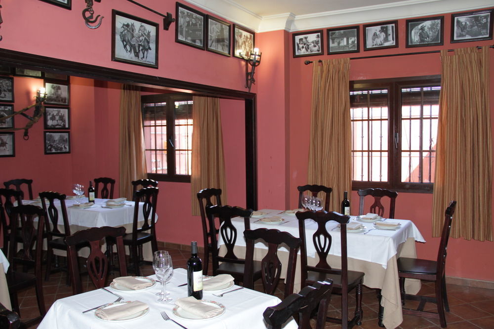 Hostal Pechi Huevar Del Aljarafe Ngoại thất bức ảnh