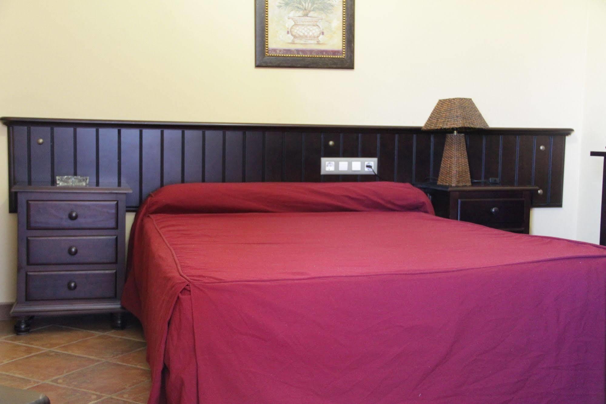 Hostal Pechi Huevar Del Aljarafe Ngoại thất bức ảnh