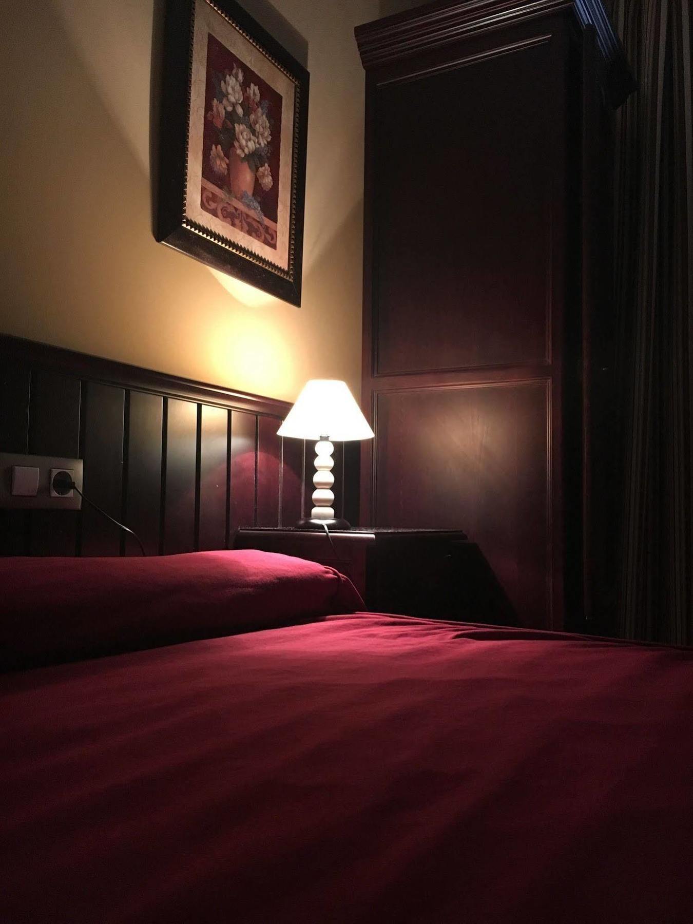 Hostal Pechi Huevar Del Aljarafe Ngoại thất bức ảnh