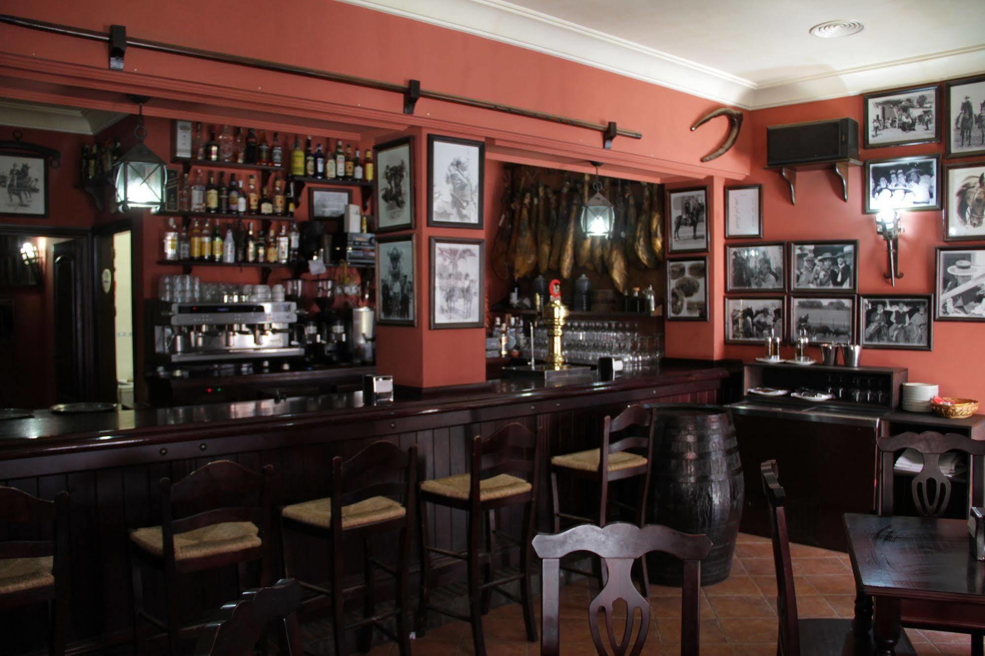 Hostal Pechi Huevar Del Aljarafe Ngoại thất bức ảnh