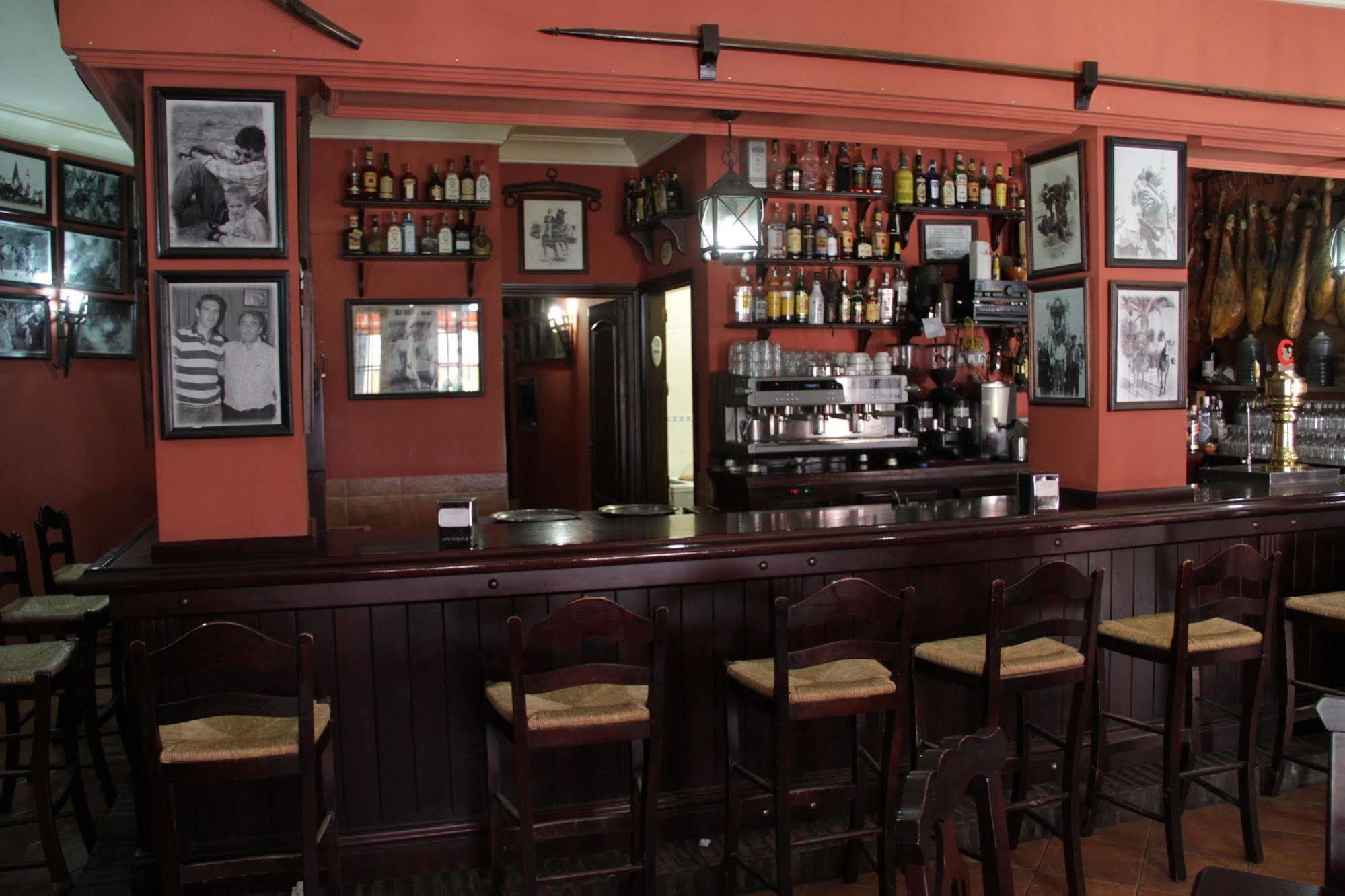 Hostal Pechi Huevar Del Aljarafe Ngoại thất bức ảnh
