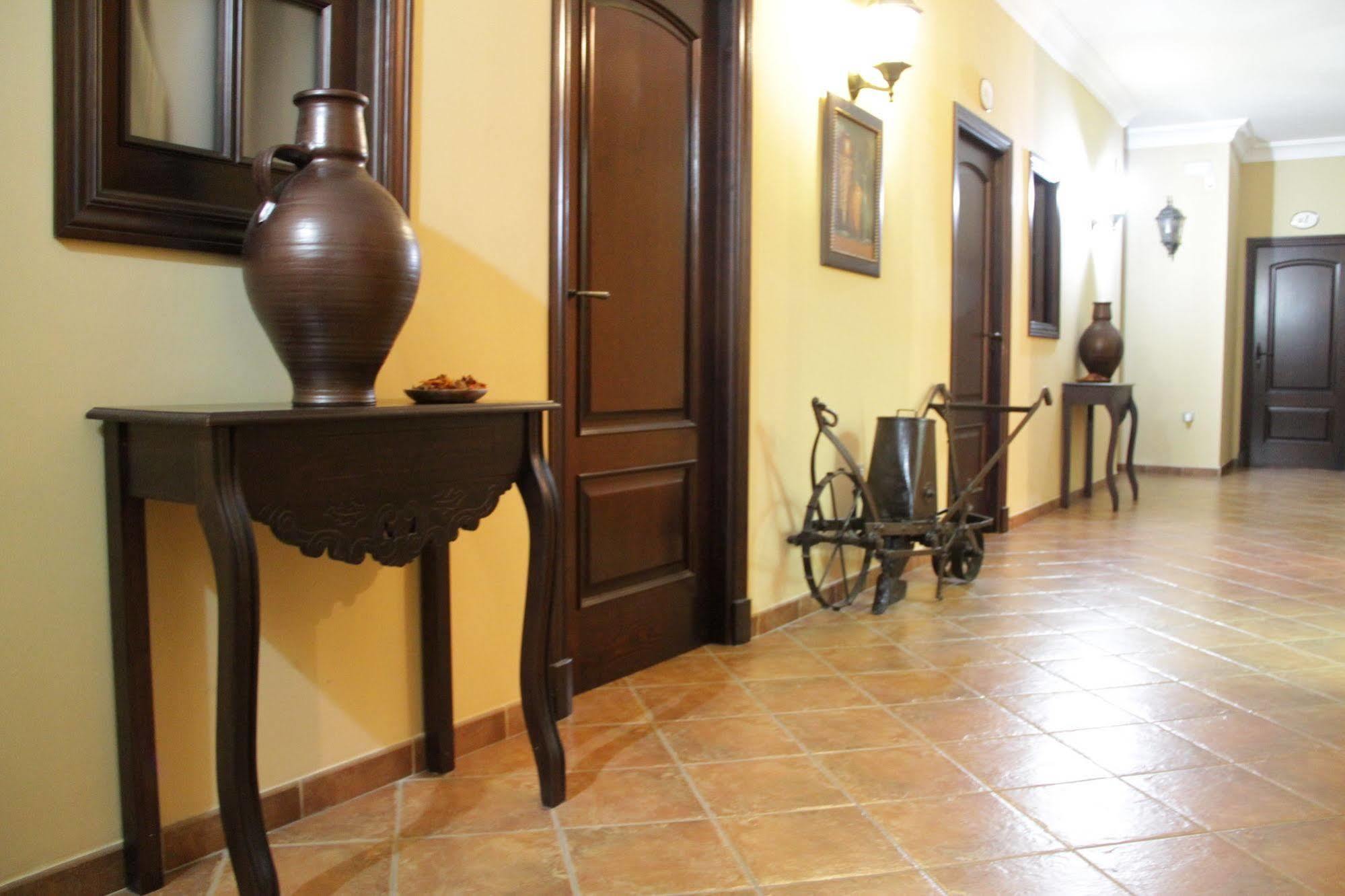 Hostal Pechi Huevar Del Aljarafe Ngoại thất bức ảnh